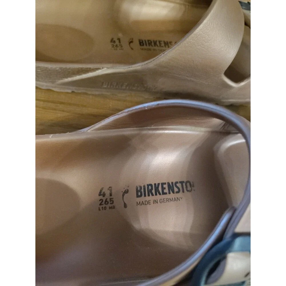Women’s Arizona Birkenstocks Gold Size 41 Women's 8 Mens 10 Slides Pool Beach